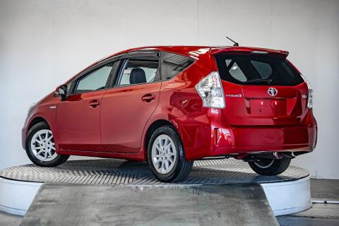 2013 Toyota Prius Alpha G Hybrid - Thumbnail