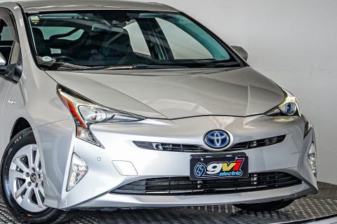 2016 Toyota Prius S 4th Gen - Thumbnail