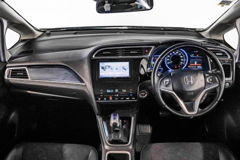 2017 Honda Shuttle Hybrid X - Thumbnail