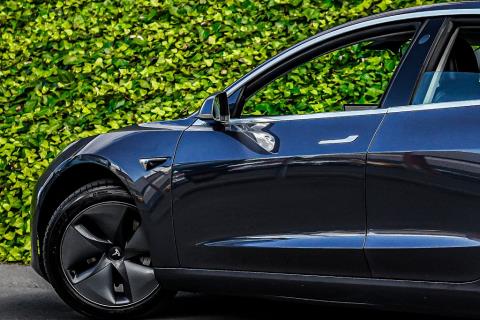 2020 Tesla Model 3 SR+ - Thumbnail