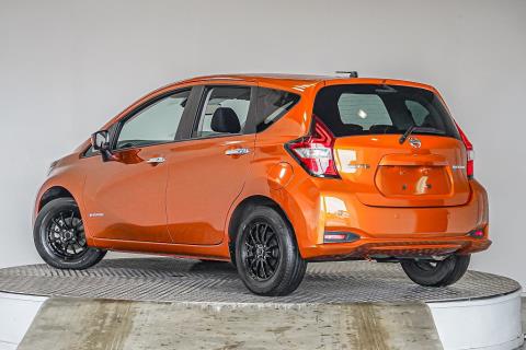 2018 Nissan Note e-Power X - Thumbnail