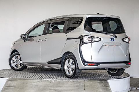 2015 Toyota Sienta Hybrid 7 Seater - Thumbnail