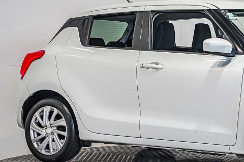 2022 Suzuki Swift Limited Hybrid - Thumbnail