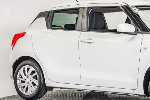 2022 Suzuki Swift Limited Hybrid - Thumbnail