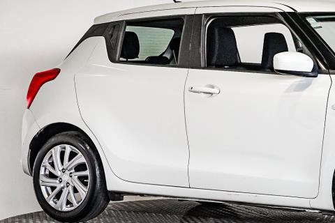 2022 Suzuki Swift Limited Hybrid - Thumbnail